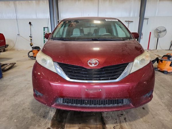 2012 TOYOTA SIENNA