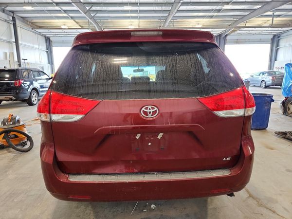 2012 TOYOTA SIENNA