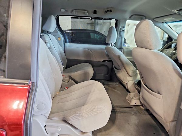 2012 TOYOTA SIENNA
