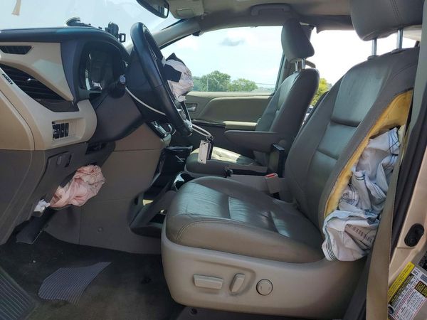2015 TOYOTA SIENNA
