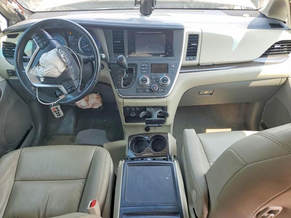 2015 TOYOTA SIENNA