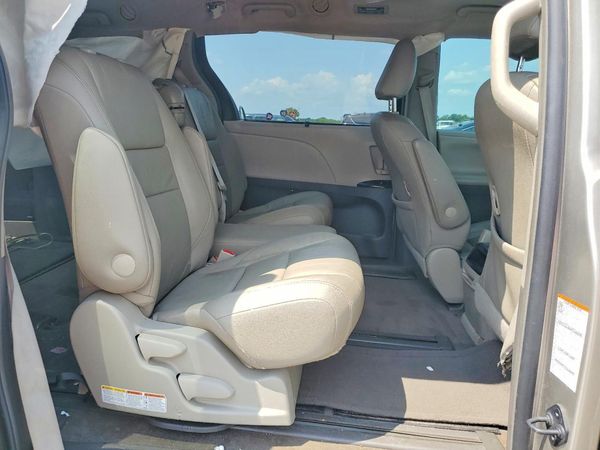 2015 TOYOTA SIENNA