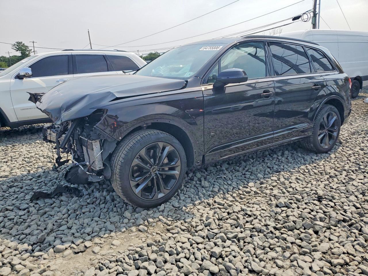 2025 AUDI Q7 quattro Premium Plus — Front 3/4