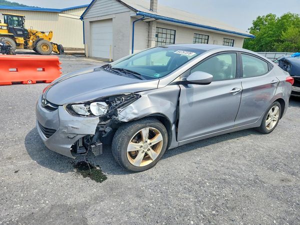 2013 HYUNDAI ELANTRA