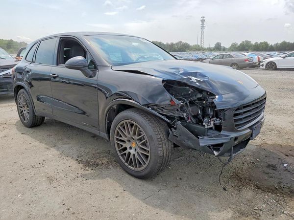 2017 PORSCHE CAYENNE