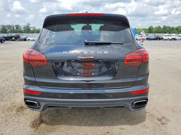 2017 PORSCHE CAYENNE