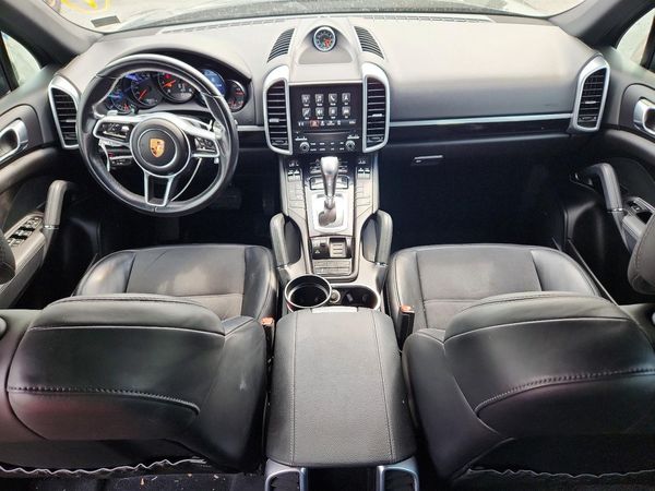2017 PORSCHE CAYENNE