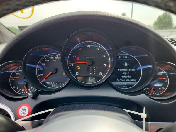 2017 PORSCHE CAYENNE