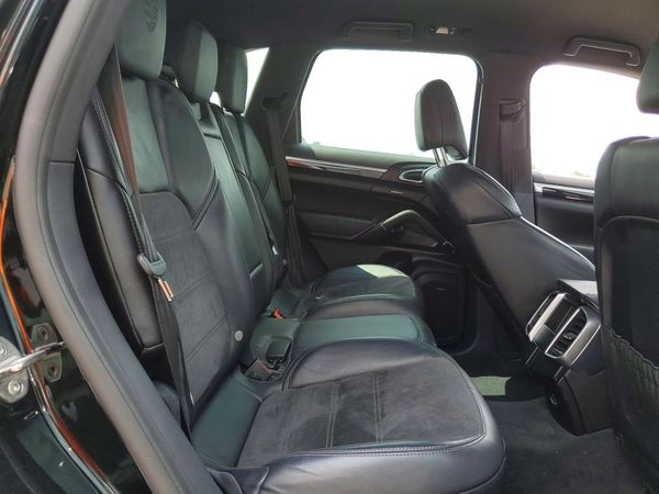 2017 PORSCHE CAYENNE