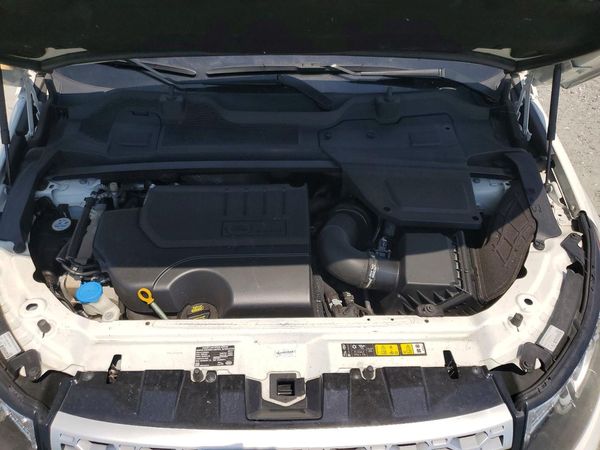 2019 LAND ROVER DISCOVERY HSE LUX — Engine bay