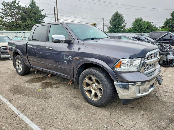 2016 RAM 1500 LARAMIE CREW CAB 4X4