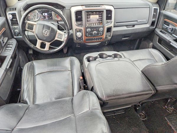 2016 RAM 1500 LARAMIE CREW CAB 4X4