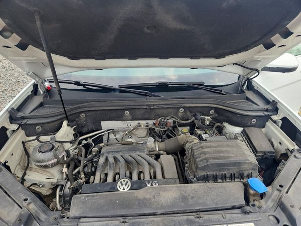 2020 VOLKSWAGEN ATLAS 4Motion SEL Premium — Engine bay