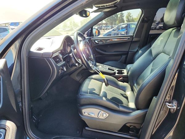 2017 PORSCHE MACAN