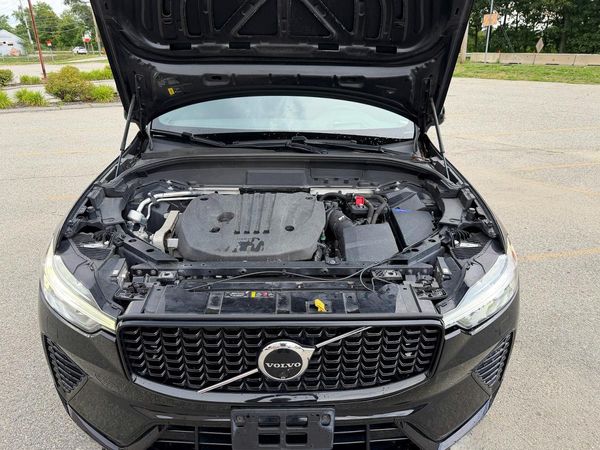 2024 VOLVO XC60 Ultimate Dark