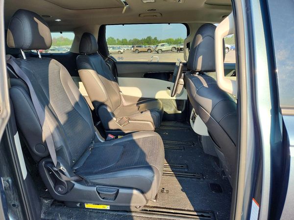 2024 KIA CARNIVAL