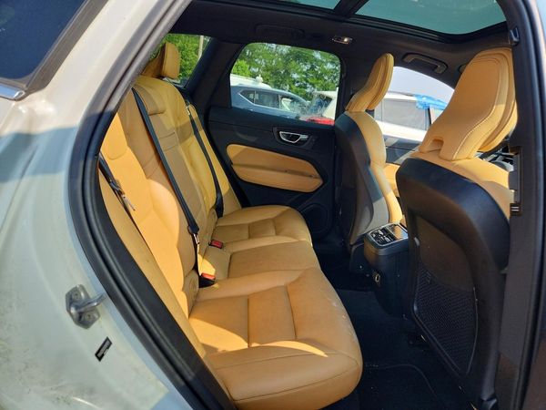 2019 VOLVO XC60 Inscription