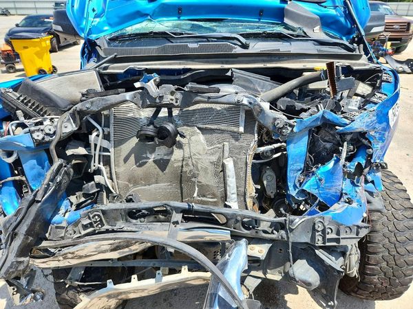 2020 RAM 1500 Big Horn, Lonestar — Engine bay