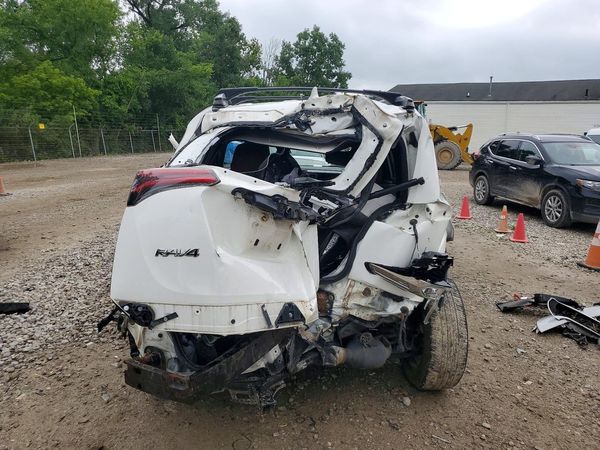2017 TOYOTA RAV4 SE