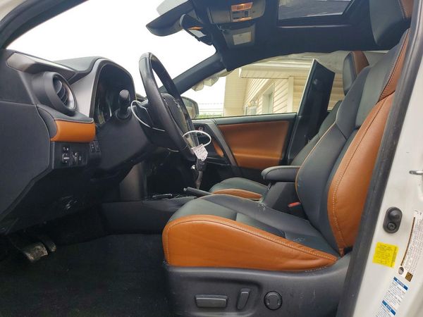 2017 TOYOTA RAV4 SE