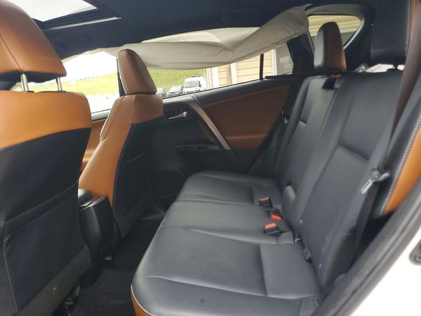 2017 TOYOTA RAV4 SE
