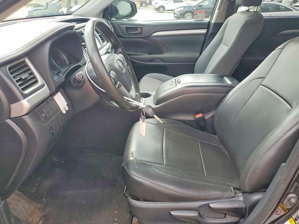 2019 TOYOTA HIGHLANDER LE/LE Plus