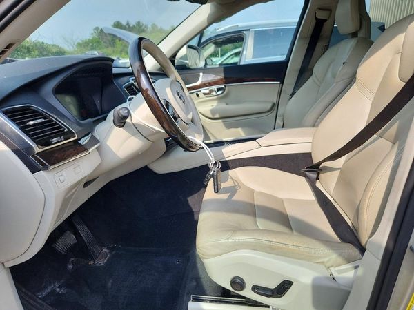 2016 VOLVO XC90 SV42 Momentum