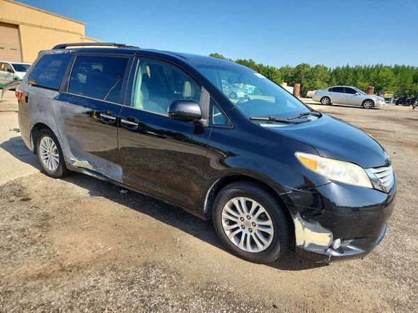 2015 TOYOTA SIENNA