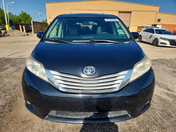 2015 TOYOTA SIENNA