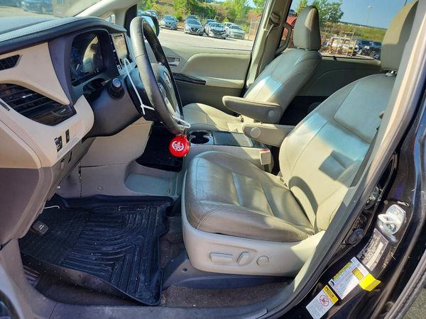 2015 TOYOTA SIENNA