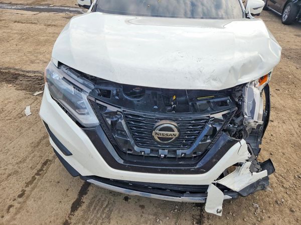 2019 NISSAN ROGUE — Engine bay