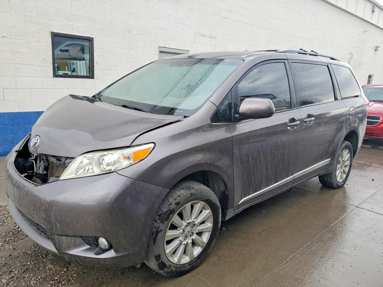 2014 TOYOTA SIENNA