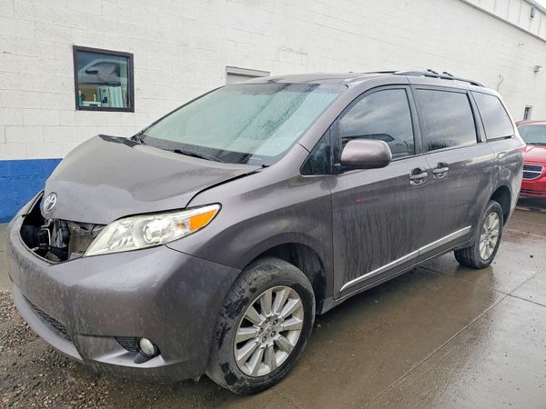 2014 TOYOTA SIENNA