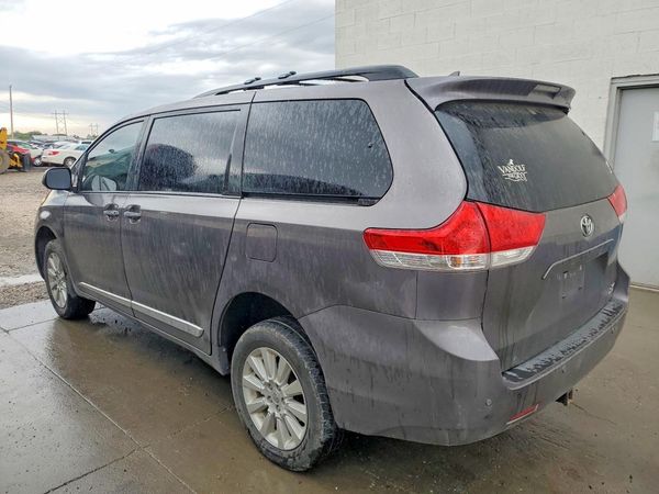 2014 TOYOTA SIENNA