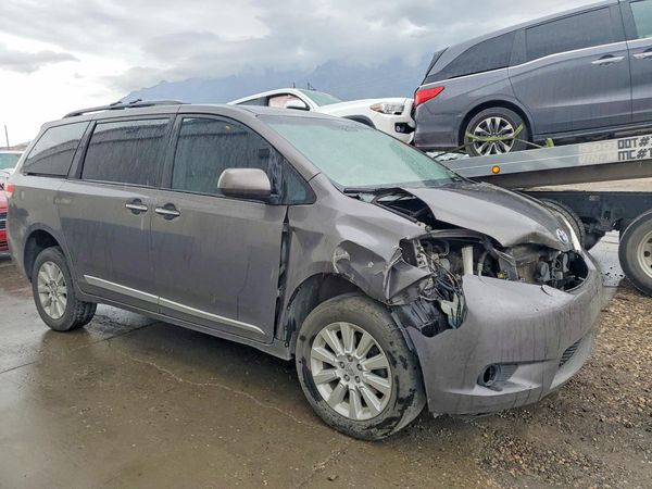 2014 TOYOTA SIENNA