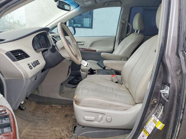 2014 TOYOTA SIENNA