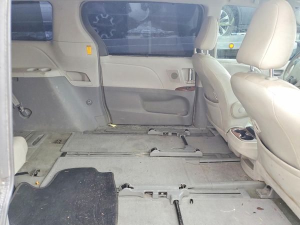 2014 TOYOTA SIENNA