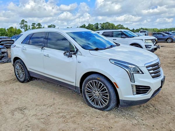 2017 CADILLAC XT5
