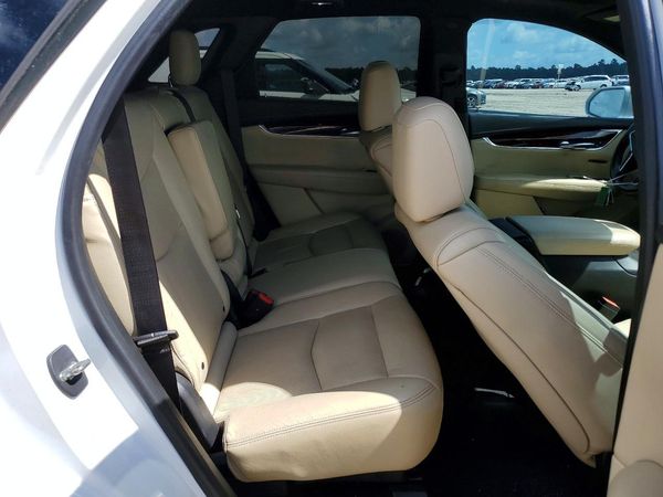 2017 CADILLAC XT5