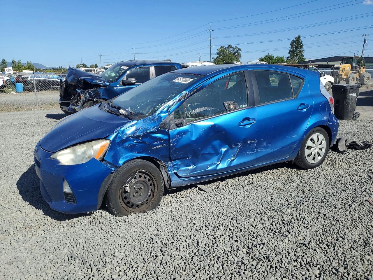 2013 TOYOTA PRIUS — Front 3/4