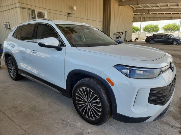 2025 VOLKSWAGEN TIGUAN S — Passenger 3/4