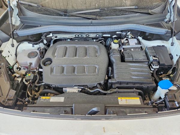 2025 VOLKSWAGEN TIGUAN S — Engine bay