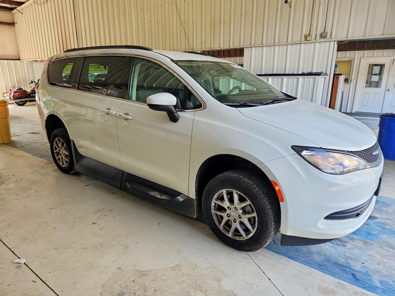 2020 CHRYSLER VOYAGER LXI