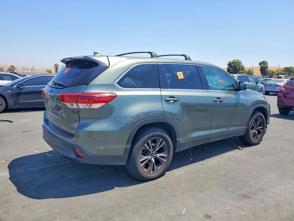 2019 TOYOTA HIGHLANDER LE/LE Plus