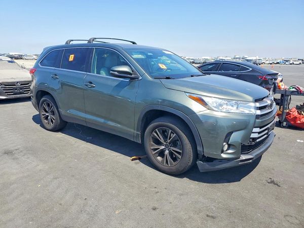 2019 TOYOTA HIGHLANDER LE/LE Plus