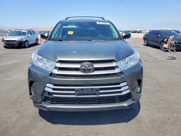 2019 TOYOTA HIGHLANDER LE/LE Plus