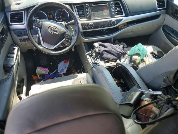 2019 TOYOTA HIGHLANDER LE/LE Plus