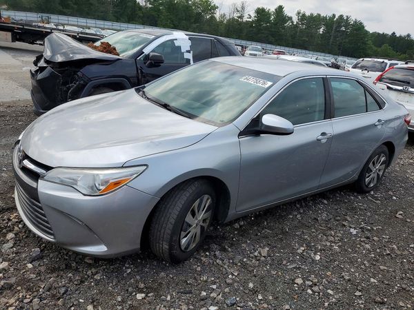 2017 TOYOTA CAMRY LE/SE/XLE/XSE — Front 3/4