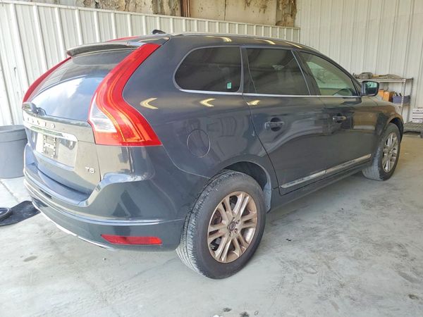 2015 VOLVO XC60 Premier (non R design)