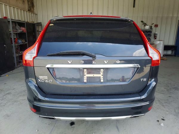 2015 VOLVO XC60 Premier (non R design)